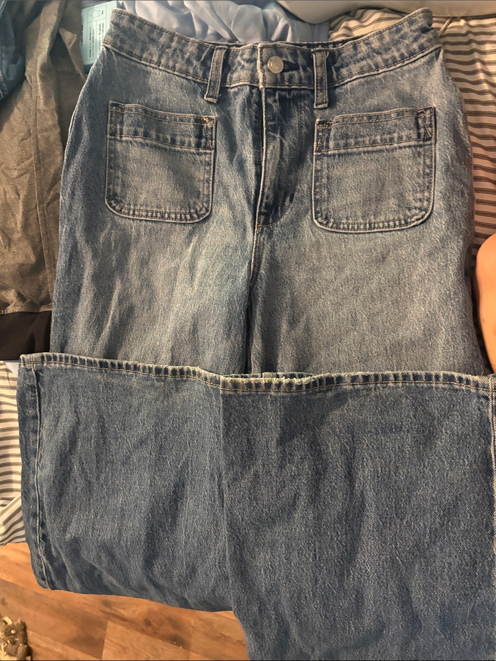 Relaxed Fit Men's Denim Jeans in Light Blue